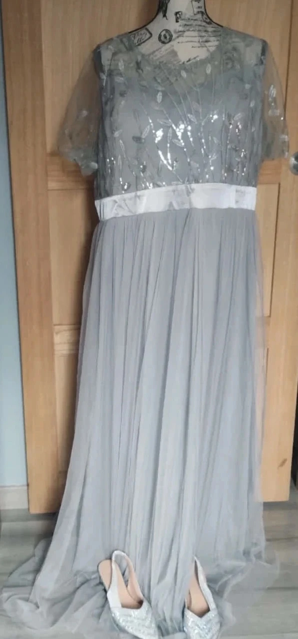 Vestido largo de fiesta con lentejuelas gris XXXL + zapatos de tacón P39 – photo 2
